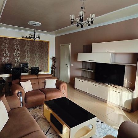 Appartamento Aria Con Vista Sul Teatro Migjeni Shkoder Bagian luar foto